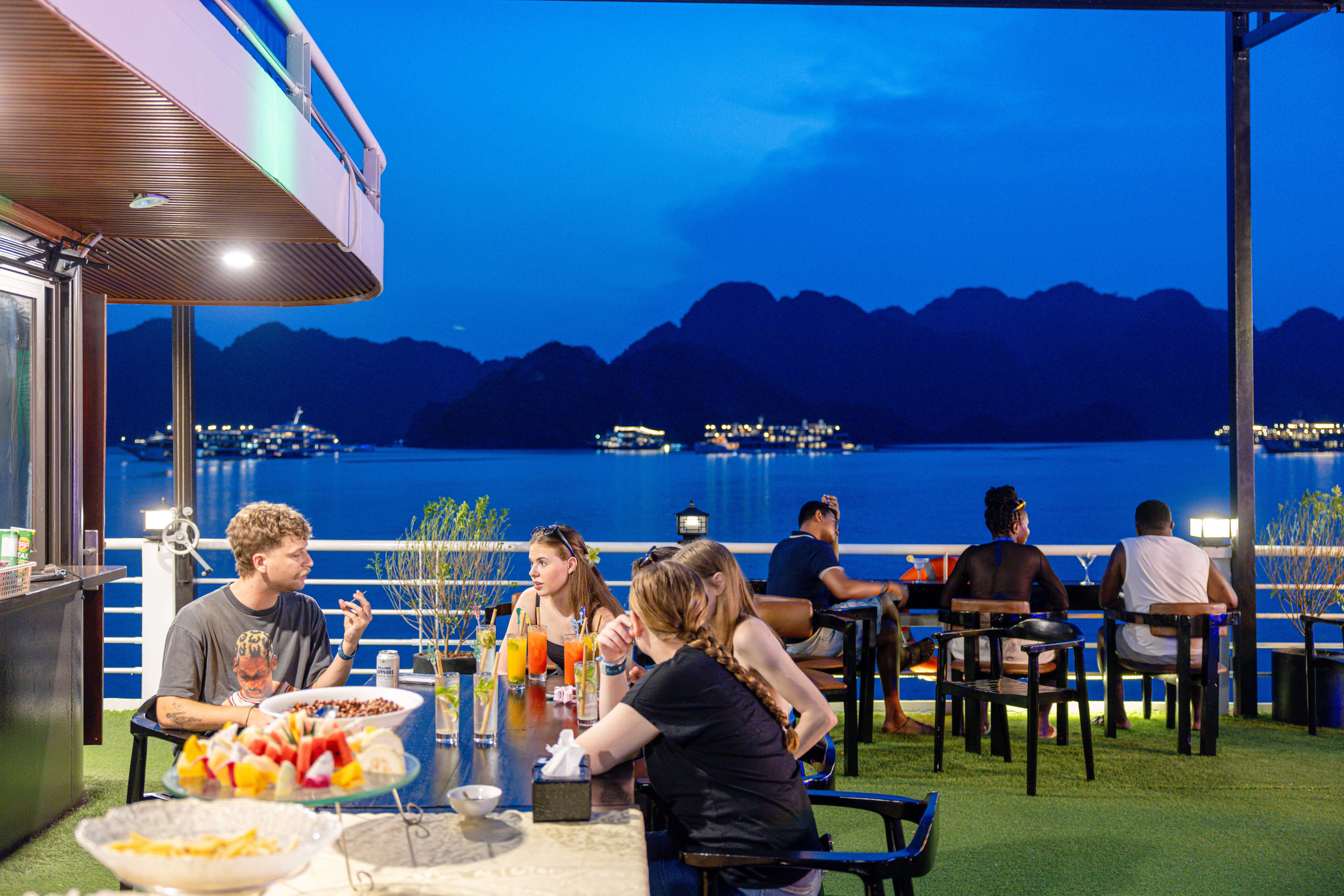 Relax, Socialize & Enjoy on Oasis Cruise